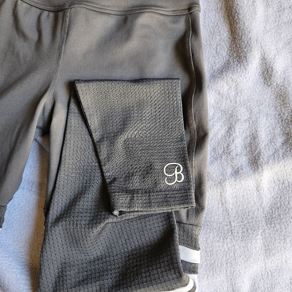 Bombshell Performance Gray Leggings - image 4